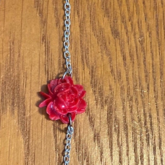 Antique red coral rose repurposed to a new handmade and necklace - Picture 9 of 9
